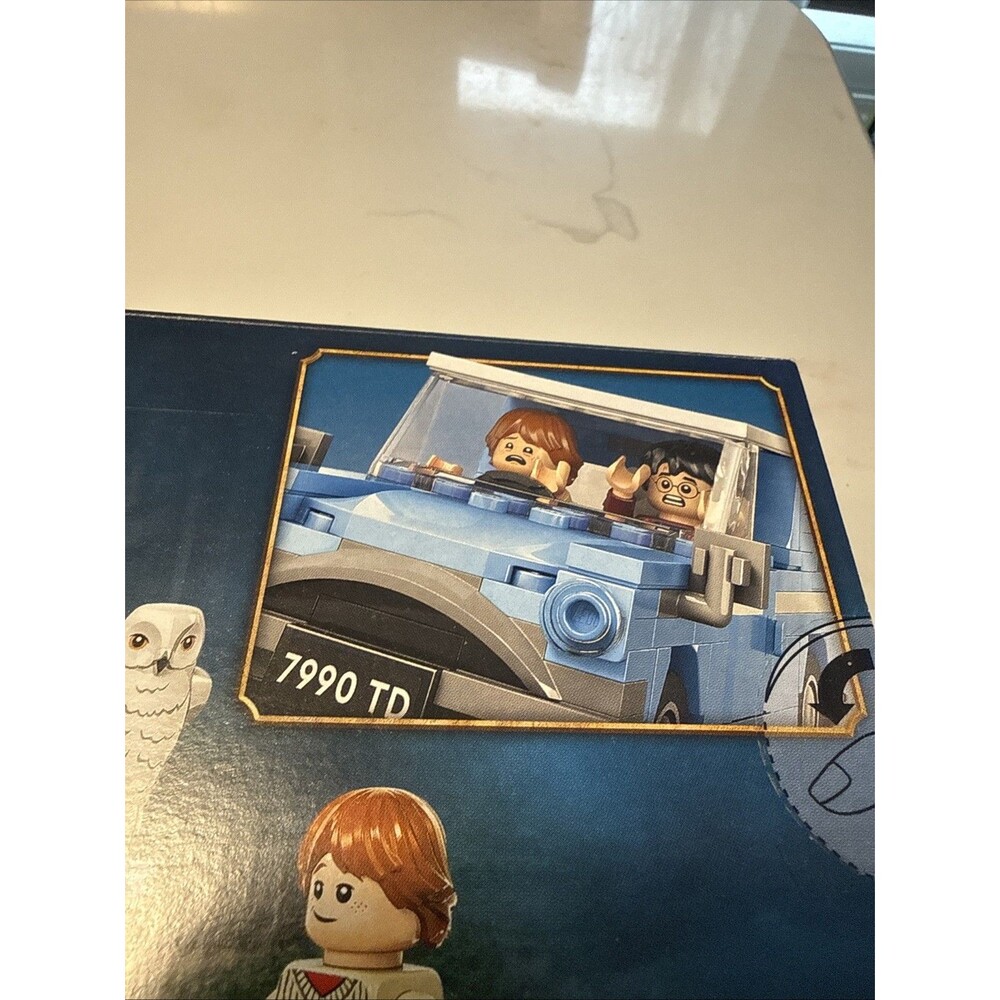 LEGO Harry Potter Flying Ford Anglia Car Toy Set w/ 2 Minifigures - Picture 6 of 6